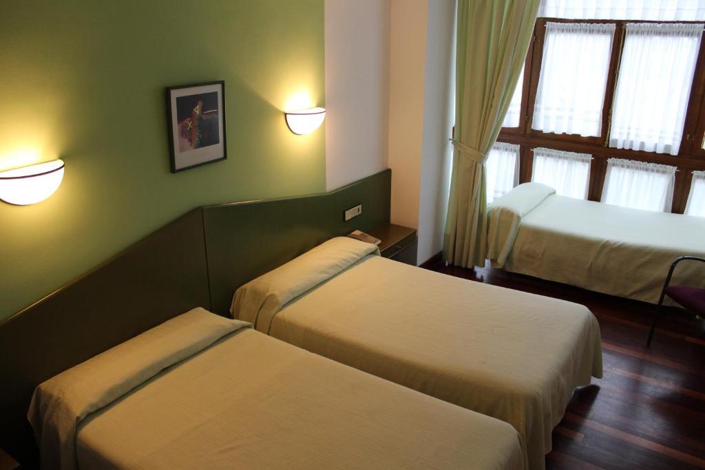 Hotel Sindika Oñate Zimmer foto